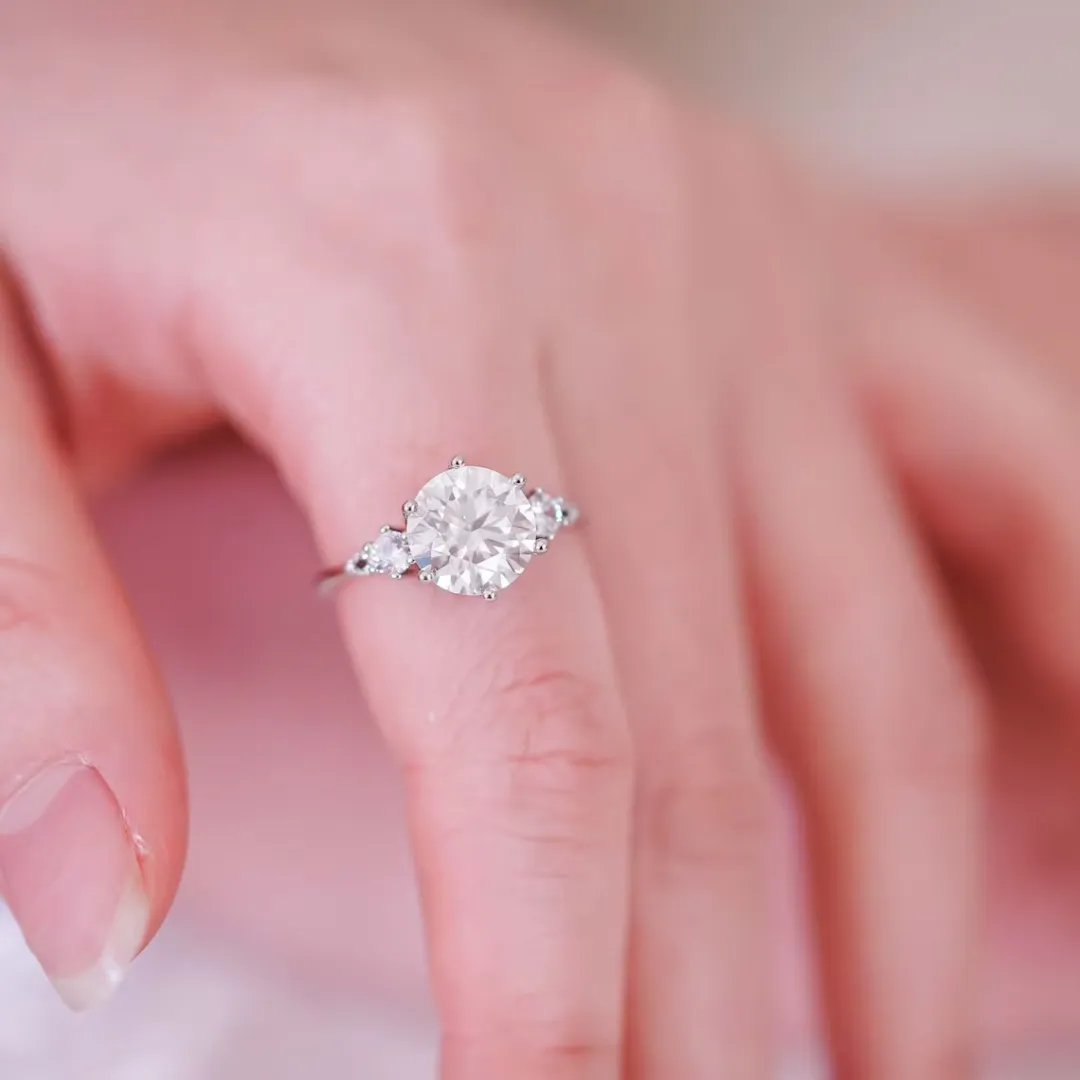 /public/photos/live/Round Cut Moissanite Gold Ring-1094 (4).webp